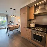 Apartment 2 Bath Free Parking