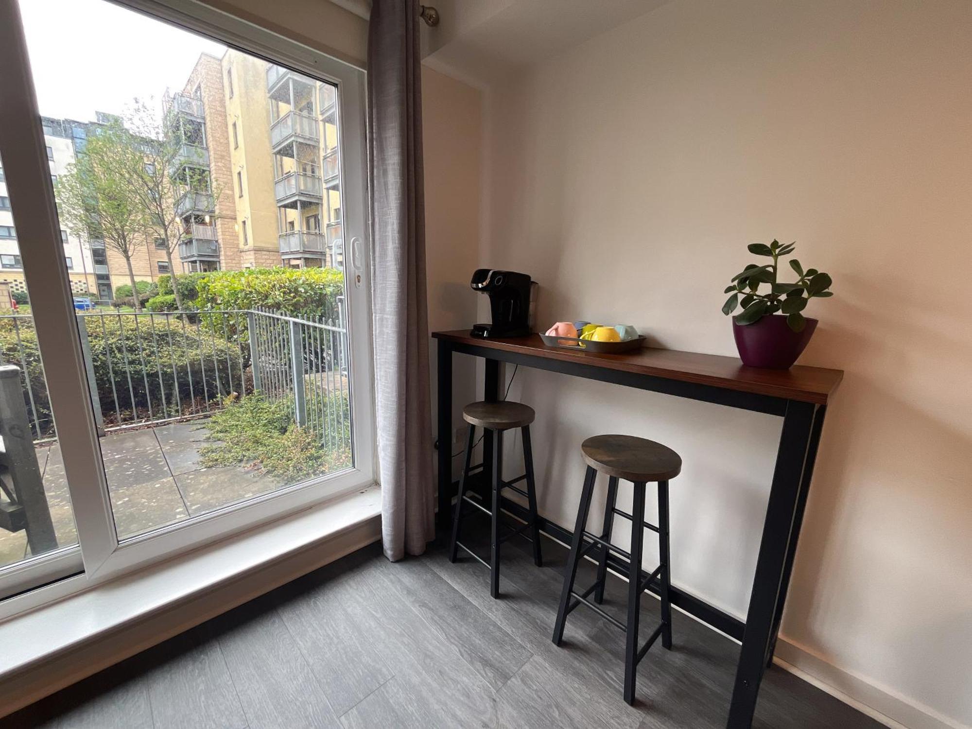 2 Bath Free Parking * EDI